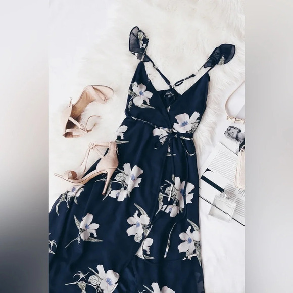 NWT Lulu's All Mine Navy Blue Floral Print High-Low Wrap Dress Medium - Picture 9 of 11